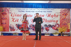 Chiều ngày 16 tháng 01 năm 2023 trường THCS xã Tân Thanh tổ chức Chương trình giao lưu văn nghệ kết nối yêu thương